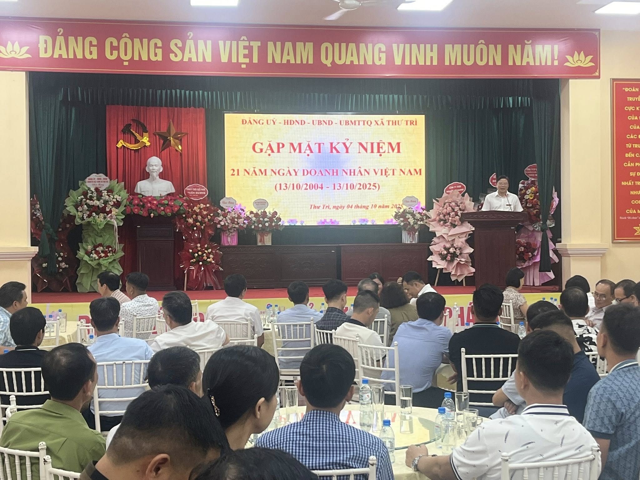 XÃ THƯ TRÌ TỔ CHỨC LỄ KỶ NIỆM NGÀY DOANH NHÂN VIỆT NAM (13/10): TÔN VINH VÀ KẾT NỐI CÁC DOANH NHÂN QUÊ HƯƠNG