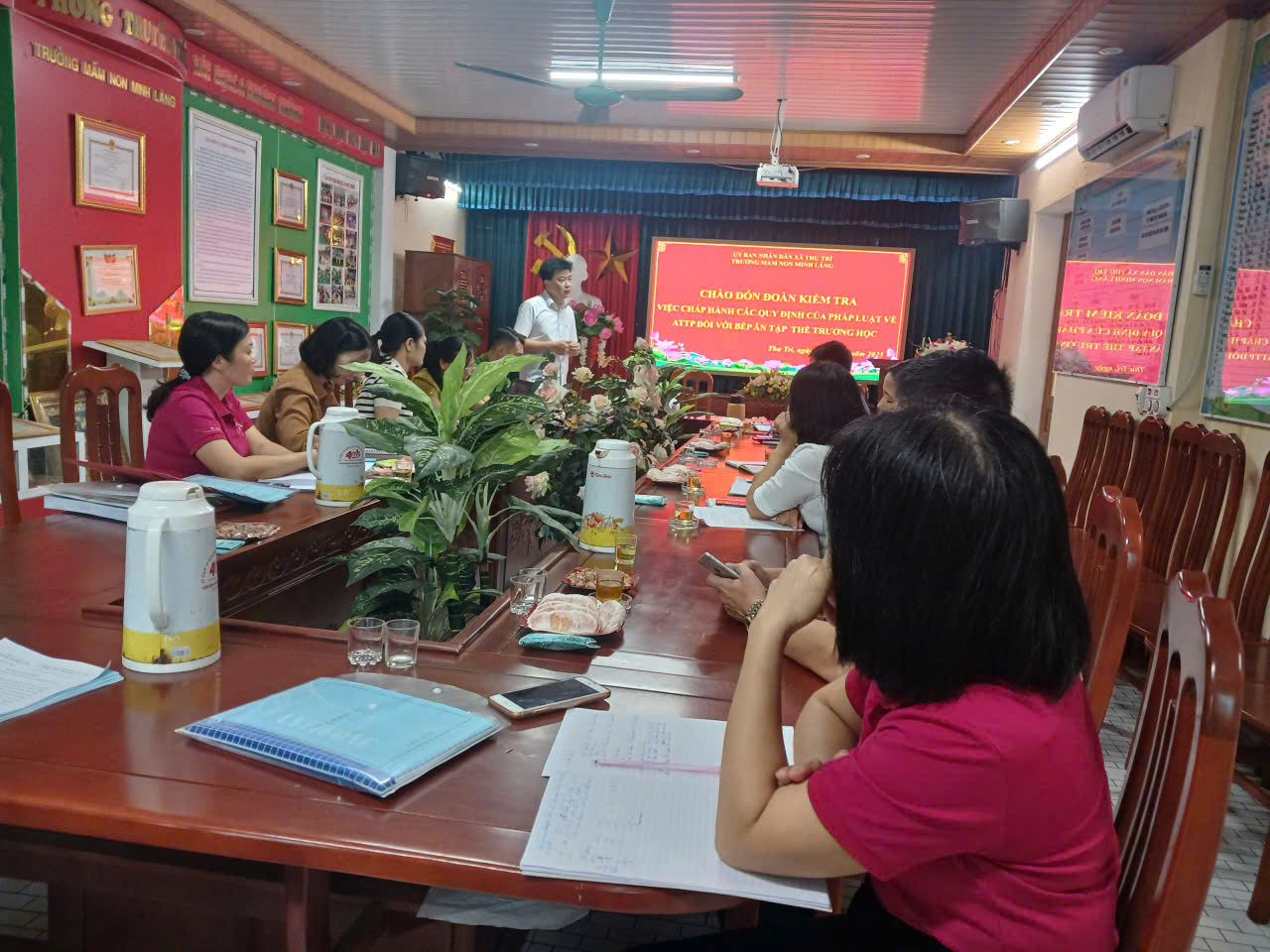 Đoàn kiểm tra công tác an toàn vệ sinh thực phẩm tại các trường học xã Thư Trì