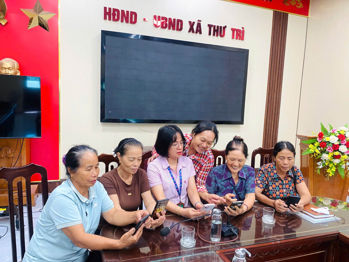 NGÂN HÀNG CHÍNH SÁCH XÃ HỘI VŨ THƯ TUYÊN TRUYỀN, PHỔ BIẾN KHÓA HỌC TRỰC TUYẾN "AN TOÀN SỐ" CHO KHÁCH HÀNG TẠI XÃ THƯ TRÌ