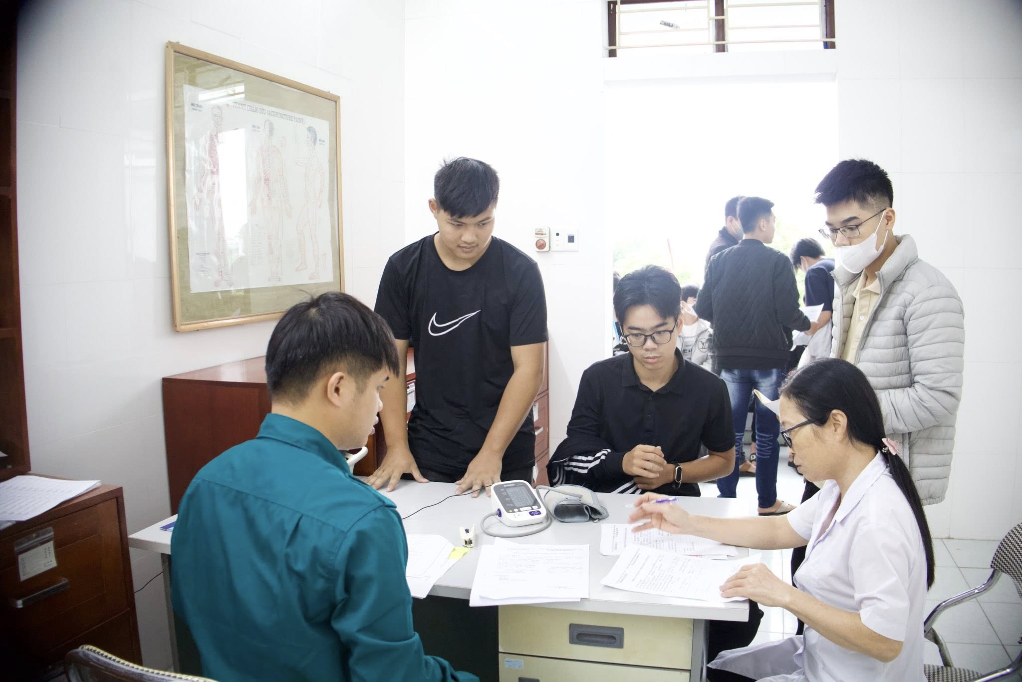 Thanh niên xã Thư Trì tham gia khám sơ tuyển nghĩa vụ quân sự năm 2026